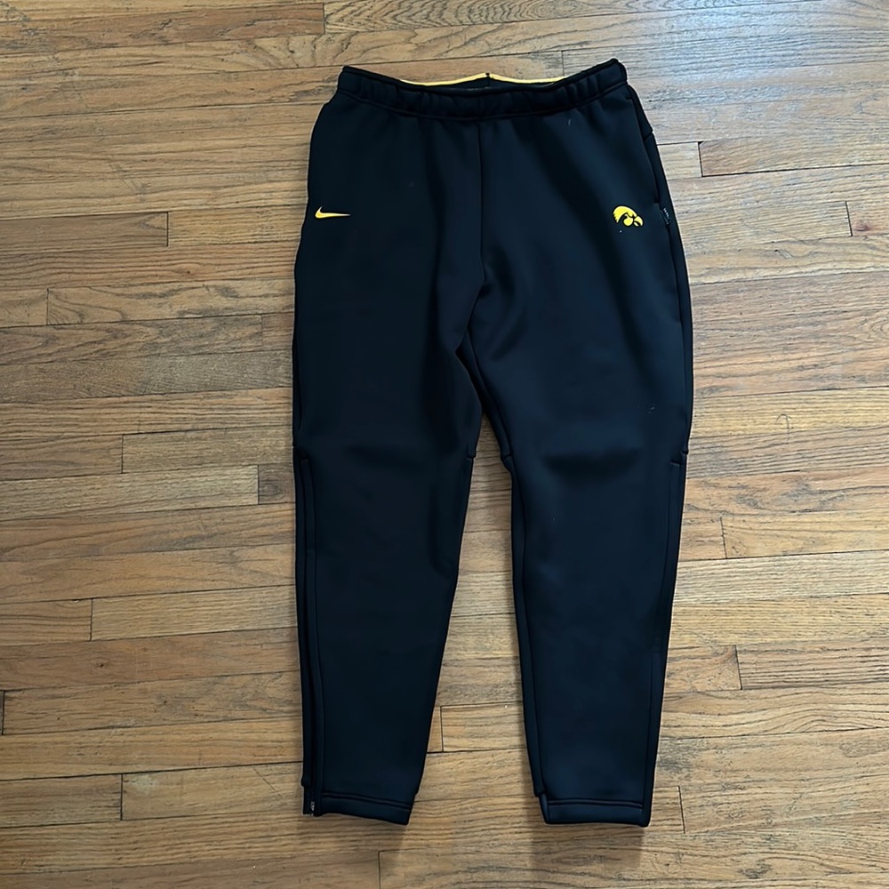 Nike Iowa Hawkeyes Thermal Sweats